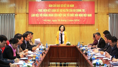 Mengembangkan peranan sebagai jembatan penghubung antara Vietnam dengan rakyat negeri-negeri di dunia - ảnh 1