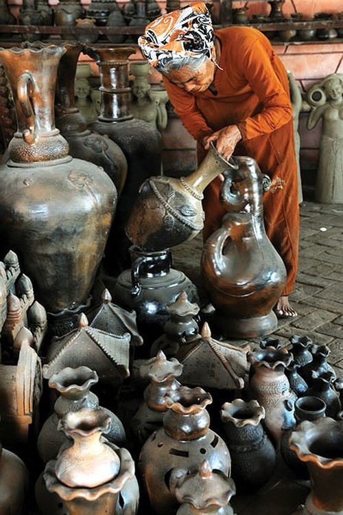 Menyampaikan dokumen “Seni tarian Xoe Thai” dan “Seni pembuatan keramik dari orang Cham” kepada UNESCO - ảnh 2