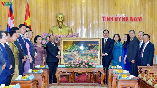 Ketua Parlemen Kerajaan Kamboba melakukan temu  kerja di Provinsi Ha Nam - ảnh 1