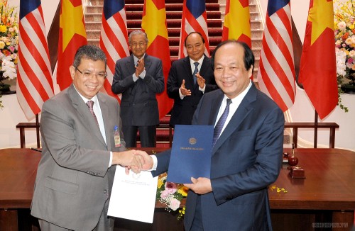 Thủ tướng Nguyễn Xuân Phúc đón, hội đàm với Thủ tướng Malaysia - ảnh 10