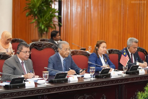 Thủ tướng Nguyễn Xuân Phúc đón, hội đàm với Thủ tướng Malaysia - ảnh 9