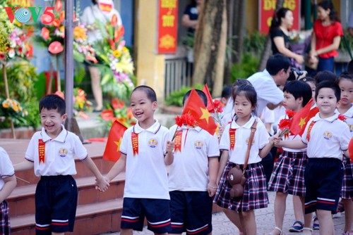 Lebih dari 22 juta pelajar dan mahasiswa Vietnam menghadiri acara pembukaan tahun ajar baru - ảnh 4