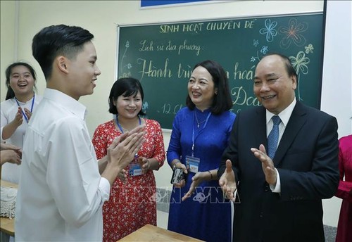 Lebih dari 22 juta pelajar dan mahasiswa Vietnam menghadiri acara pembukaan tahun ajar baru - ảnh 2