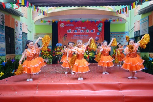 Lebih dari 22 juta pelajar dan mahasiswa Vietnam menghadiri acara pembukaan tahun ajar baru - ảnh 13