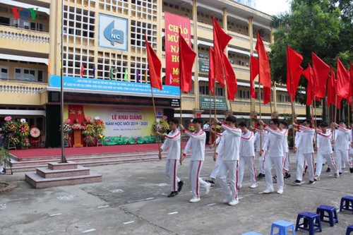 Lebih dari 22 juta pelajar dan mahasiswa Vietnam menghadiri acara pembukaan tahun ajar baru - ảnh 6