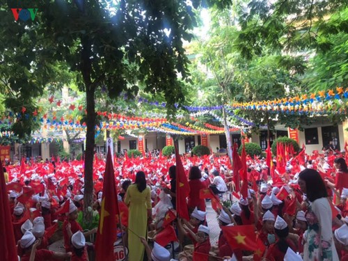 Lebih dari 22 juta pelajar dan mahasiswa Vietnam menghadiri acara pembukaan tahun ajar baru - ảnh 5