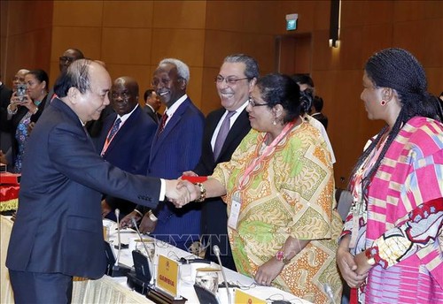 PM Nguyen Xuan Phuc menerima Dubes negara-negara Timur Tengah-Afrika - ảnh 1
