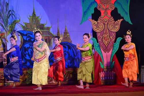 Festival Ok Om Bok dan kebudayaan warga etnis minoritas Khmer - ảnh 1