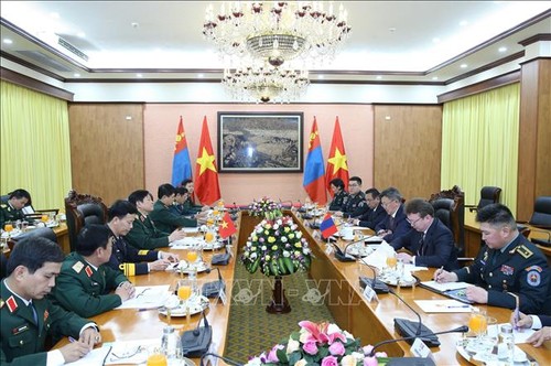 Menhan Mongolia melakukan kunjungan resmi di Vietnam - ảnh 1