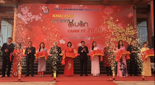 Membuka Festival Koran Musim Semi 2020 di Provinsi Bac Giang - ảnh 1