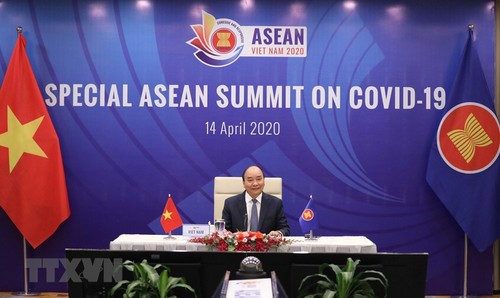 ASEAN bersatu dan bertekad lebih lanjut lagi dalam melawan wabah Covid-19 - ảnh 1