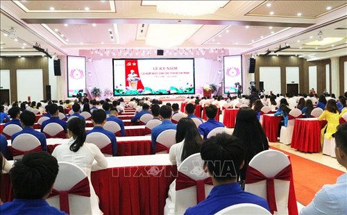 Provinsi Nghe An dengan khidmat mengadakan acara peringatah HUT ke-130 Hari lahirnya Presiden Ho Chi Minh - ảnh 1