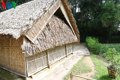 Rumah sederhana – tempat tinggal Paman Ho pada masa kanak-kanak dari tahun 1901-1906 - ảnh 3