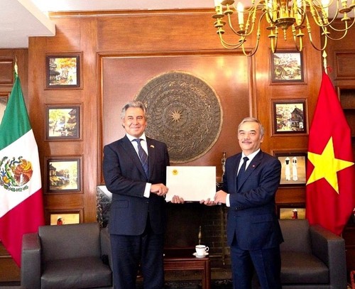 Mengangkat Konsul Honoris Kausa Vietnam di Meksiko - ảnh 1