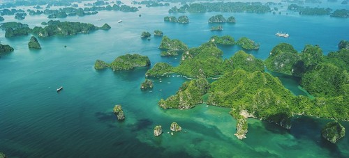 Teluk Ha Long lolos masuk ke Besar 50 Keajaiban  yang paling indah  di dunia - ảnh 1