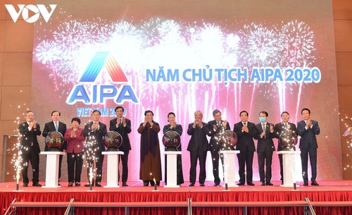 Ketua MN Vietnam, Nguyen Thi Kim Ngan mengumumkan laman informasi elektronik, aplikasi telepon genggam dan kode identifikasi AIPA 2020 - ảnh 1