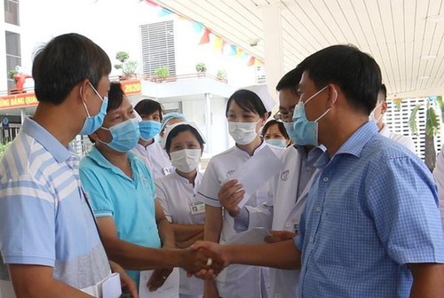 Pemerintah Vietnam gigih memberantas wabah dan berupaya menyelamatkan pasien - ảnh 1