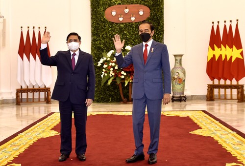 PM Vietnam, Pham Minh Chinh Lakukan Pertemuan Bilateral Dengan Presiden Indonesia, Joko Widodo - ảnh 1