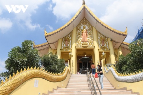 Biara Thailand di Negeri Islam Indonesia - Simbol Bagi Toleran dan Kehormonisan Agama - ảnh 1