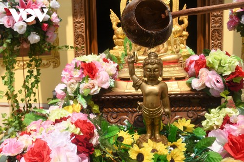 Biara Thailand di Negeri Islam Indonesia - Simbol Bagi Toleran dan Kehormonisan Agama - ảnh 6