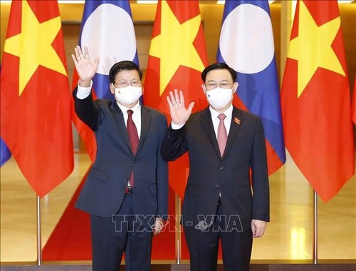 Ketua MN Vietnam Lakukan Kunjungan Kehormatan kepada Sekjen, Presiden Laos, Thongloun Sisoulith - ảnh 1