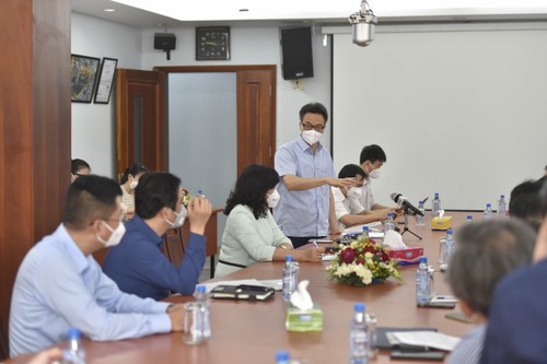 Deputi PM Vu Duc Dam Periksa Pekerjaan Pencegahan dan Penanggulangan Di Basis-Basis Produksi, Perdagangan dan Jasa di Kota Ho Chi Minh - ảnh 1