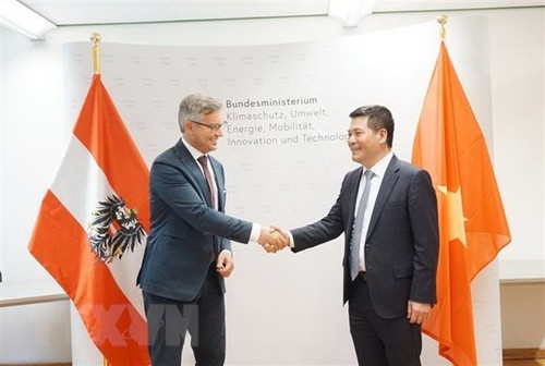 Vietnam dan Austria Menuju Ke Kerja Sama di Bidang Energi Terbarukan dan Perkembangan yang Berkesinambungan - ảnh 1