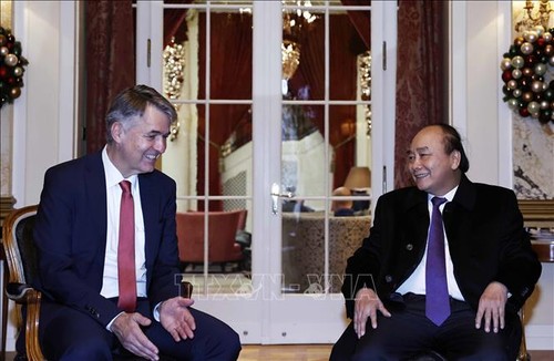 Presiden Nguyen Xuan Phuc  dan Delegasi Tingkat Tinggi Vietnam Tingalkan Kota Bern,  Menuju Ke Jenewa (Swiss)  ​ - ảnh 1