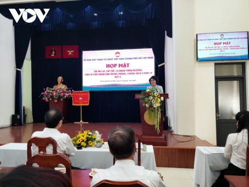 Kota Ho Chi Minh berterima Kasih  Kepada Kelompok-Kelompok Amal Dalam Pencegahan dan Penanggulangan Wabah Covid-19 - ảnh 1