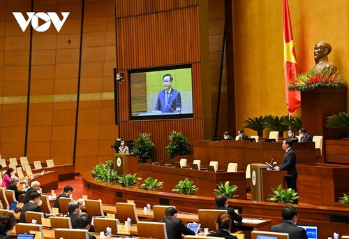 Ketua MN Vuong Dinh Hue Minta Agar  Atasi Situasi Undang-Undang Sulit Dimasukkan Ke Praktik - ảnh 1