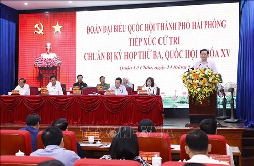 Ketua MN Vuong Dinh Hue Lakukan Kontak Dengan Para Pemilih di Kota Hai Phong - ảnh 1