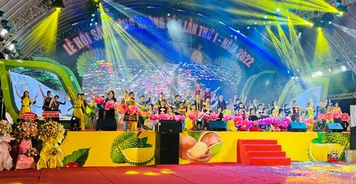 Perkenalkan Festival Durian serta Desa Kerajinan Membuat Benang dan Menenun Kain Sutra di Vietnam - ảnh 1