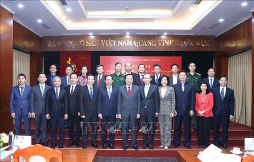 Membangun Garis Politik Hubungan Luar Negeri Vietnam yang Memenuhi Tuntutan dan Tugas pada Periode Baru - ảnh 1