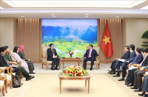 PM Vietnam, Pham Minh Chinh Menerima Dubes Malaysia dan Kamboja untuk  Vietnam - ảnh 1