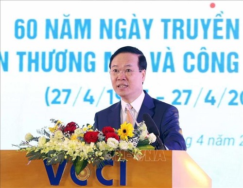Presiden Vietnam, Vo Van Thuong Menghadiri Upacara Peringatan HUT ke-60 Pembentukan VCCI - ảnh 1