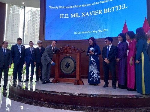 PM Luksemburg, Xavier Bettel Hadiri Banyak Kegiatan di Kota Ho Chi Minh  - ảnh 1