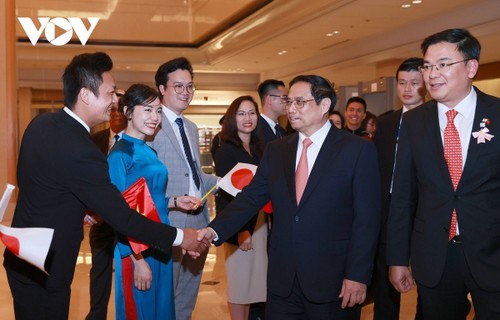 PM Pham Minh Chinh Tiba ke Hiroshima, Mulai Kehadiran pada KTT G7 dan Kunjungan Kerja ke Jepang - ảnh 1