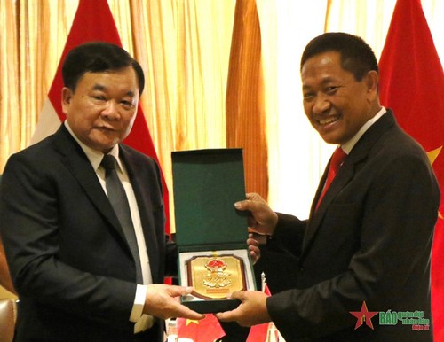 Vietnam dan Indonesia Berkomitmen Mendorong Kerja Sama Pertahanan - ảnh 1