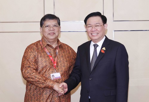 Ketua MN Vietnam, Vuong Dinh Hue Bertemu dengan Ketua Majelis Rendah Malaysia - ảnh 1