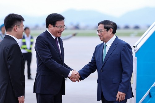 PM Vietnam, Pham Minh Chinh  Kembali di Kota Hanoi, Mengakhiri dengan Baik Kunjungan Kerja di AS dan Brasil - ảnh 1