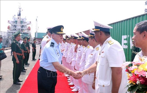 Kapal Angkatan Laut Australia Lakukan Kunjungan Persahabatan di Vietnam - ảnh 1