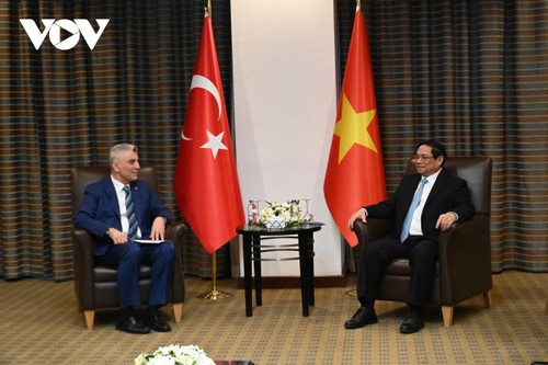 PM Vietnam, Pham Minh Chinh Terima Menteri Perdagangan Turki, Omer Bolat    - ảnh 1