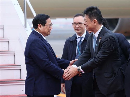 PM Vietnam, Pham Minh Chinh Tiba di Tokyo, Mulai Kunjungan Untuk Hadiri  KTT Peringatan HUT-50 Hubungan ASEAN-Jepang - ảnh 1