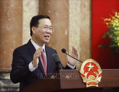 Presiden Vietnam, Vo Van Thuong Terima Para Dubes dan Kepala Perwakilan Vietnam di Luar Negeri - ảnh 1