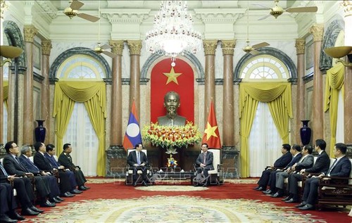 Presiden Vo Van Thuong: Terus Kembangkan Hubungan Politik Istimewa yang Baik antara Vietnam dan Laos - ảnh 1