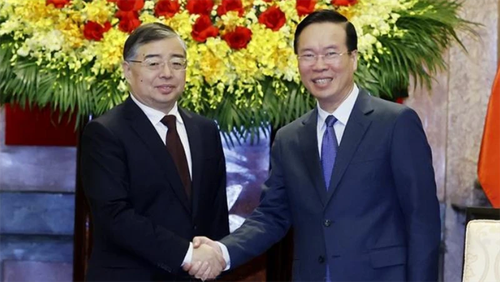 Presiden Vietnam, Vo Van Thuong Terima Kepala Departemen Propaganda Komite Sentral Partai Komunis Tiongkok - ảnh 1