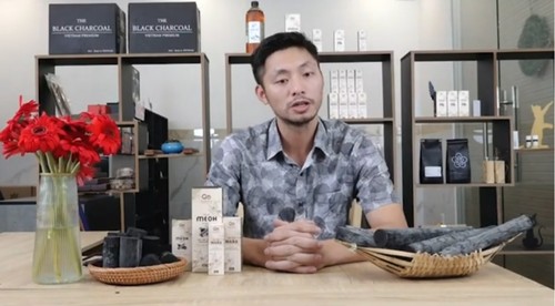 Seorang Pelopor dalam Melakukan Usaha Startup Memasarkan Arang Kayu Vietnam ke Jepang - ảnh 1