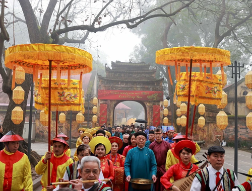 Lestarikan Budaya Nasional Melalui Berbagai Ritual Tradisional Pada Hari Raya Tet Imlek          - ảnh 1
