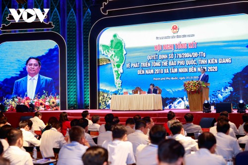 PM Pham Minh Chinh: Membangun Kota Pulau  Phu Quoc menjadi Pusat Jasa dan Eko-wisata yang Berkualitas Tinggi  - ảnh 1