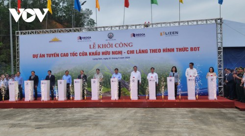 PM Pham Minh Chinh Hadiri Upacara Pencangkulan Proyek Jalan Tol Koridor Huu Nghi-Chi Lang - ảnh 1
